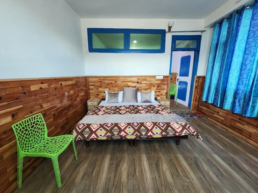 Safarnama Retreat Homestay - All Rooms With Mountain View Калпа Екстериор снимка