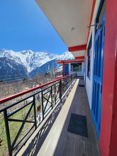 Safarnama Retreat Homestay - All Rooms With Mountain View Калпа Екстериор снимка