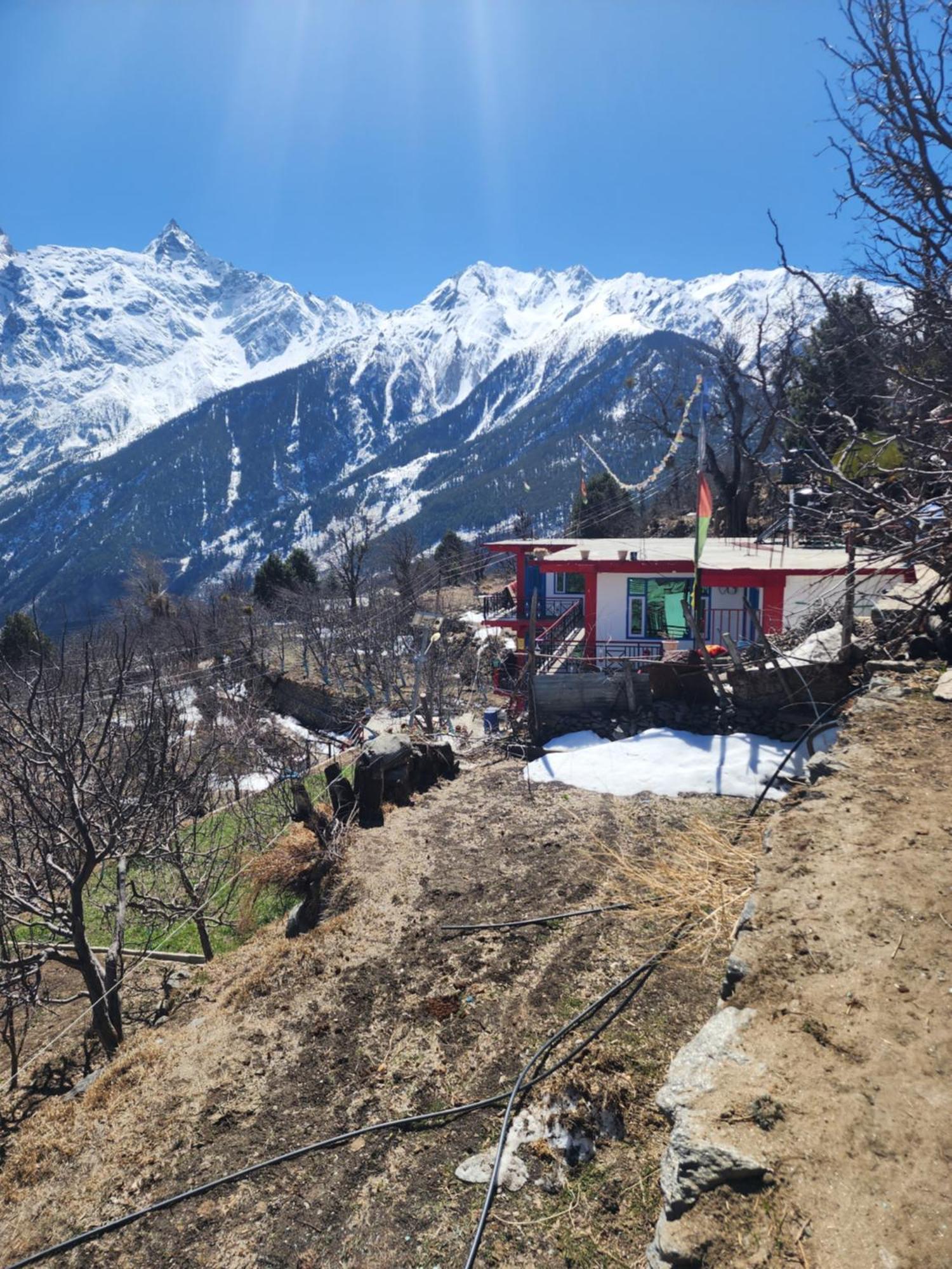 Safarnama Retreat Homestay - All Rooms With Mountain View Калпа Екстериор снимка